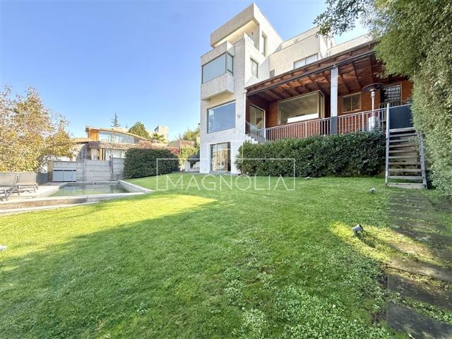 Casa en Venta en ESPECATULAR MEDITERRANEA REMODELADA EN SAN CARLOS DE APOQUINDO