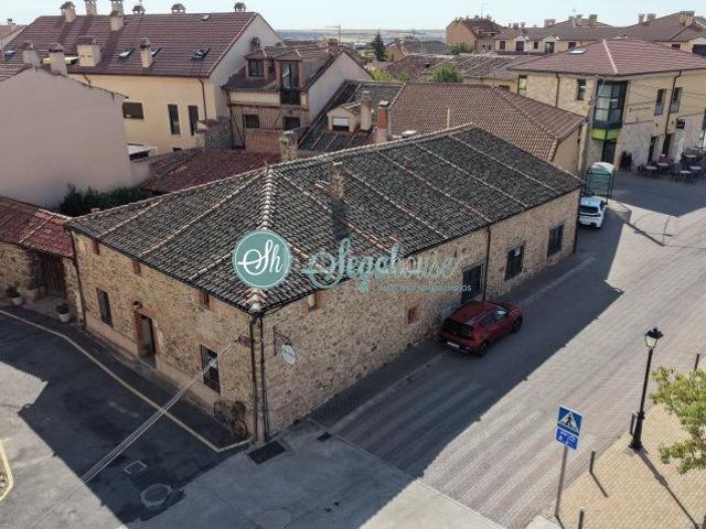 Casa en venta en Espirdo. Casa en venta en Tizneros, 4 dormitorios. Casas.
