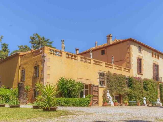 Casa en venta en Esplugues de Llobregat, Centre. Masía palaciega protegida de 1732 en Esplugues de Llobregat con 643 m, jardín privado, posibilidad de piscina y espacios histórico. Casas Esplugues de.