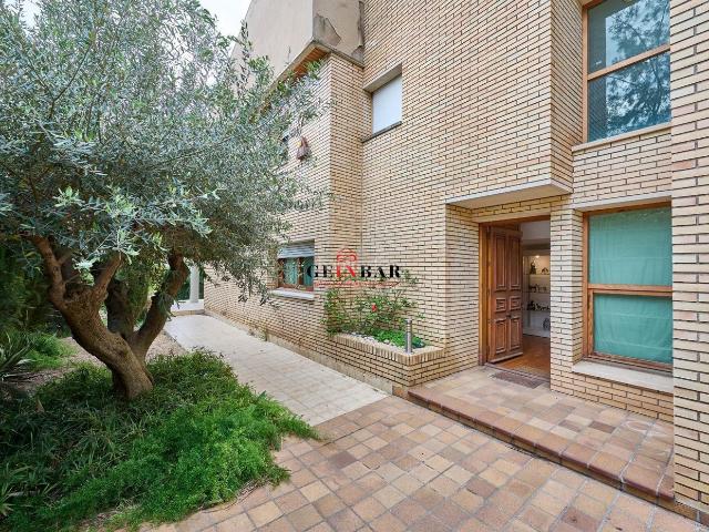 Casa en venta en Esplugues de Llobregat, Ciutat Diagonal. ESPETACULAR CASA MUY TRANQUILA CON GRAN JARDÍN. Casas Esplugues de.