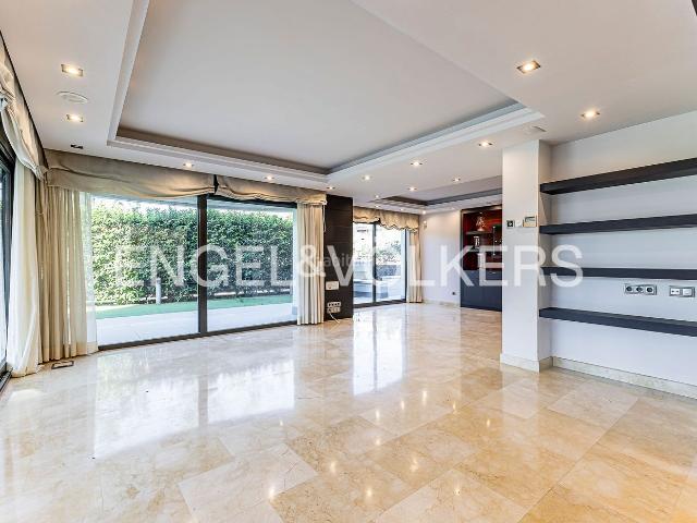 Casa en venta en Esplugues de Llobregat, Ciutat Diagonal. Espectacular casa con vistas y piscina en Ciudad Diagonal. Casas Esplugues de.
