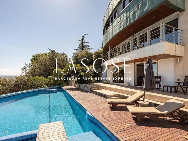 Casa en venta en Esplugues de Llobregat, Ciutat Diagonal. Lujosa casa con piscina en Esplugues. Casas Esplugues de.
