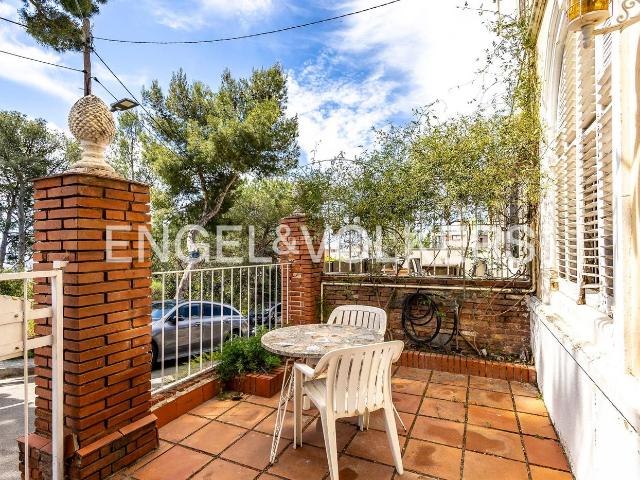Casa en venta en Esplugues de Llobregat, Finestrelles. Casa a reformar en Finestrelles. Casas Esplugues de.
