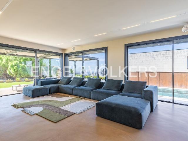 Casa en venta en Esplugues de Llobregat, La Miranda. Casa de lujo con vistas espectaculares y piscina en La Miranda. Casas Esplugues de.