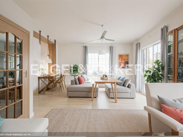 Casa en venta en Esplugues de Llobregat, La Miranda. Casa unifamiliar con vistas y piscina en La Miranda. Casas Esplugues de.