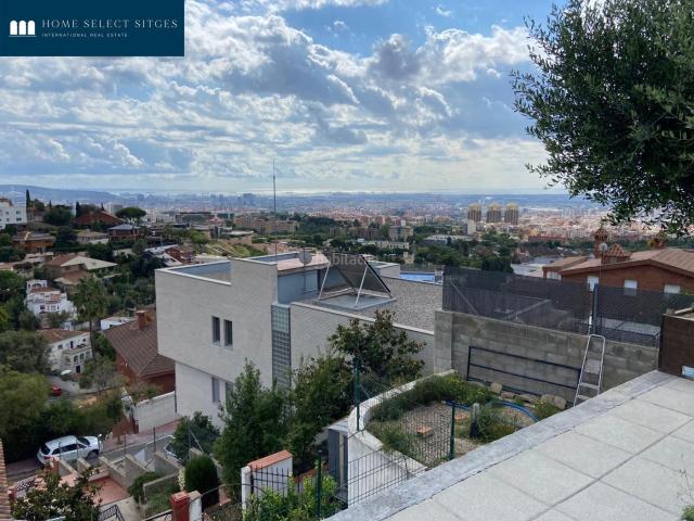 Casa en venta en Esplugues de Llobregat, La Miranda. Casa unifamiliar con piscina en La Miranda, junto Hospital San Juan de Dios. Casas Esplugues de.