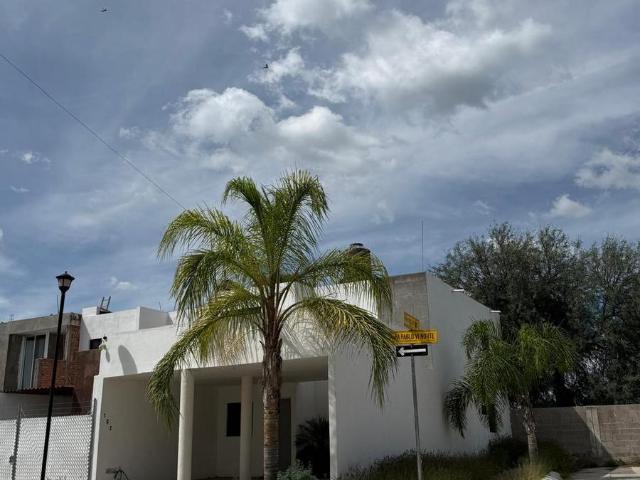 CASA EN VENTA EN ESQUINA CON ROOF GARDEN EN VILLAS DE MONTECASSINO