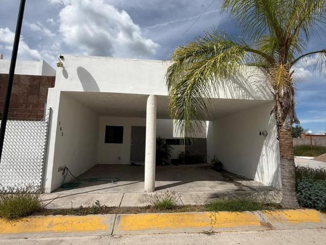CASA EN VENTA EN ESQUINA CON ROOF GARDEN EN VILLAS DE MONTECASSINO