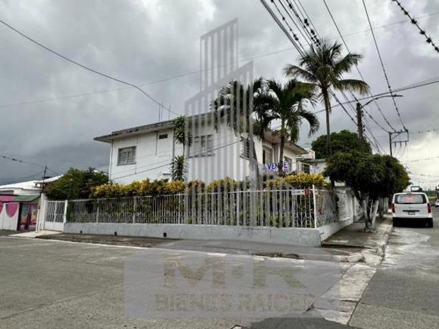 Casa en Venta en esquina con 5 recámaras en San Nicolás $4’900,000