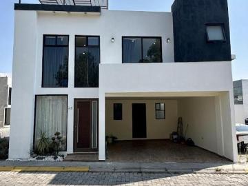Casa en venta en esquina a 5 minutos de Plaza San Diego y Forjadores Puebla
