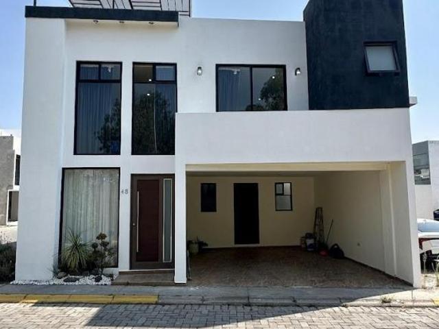 Casa en venta en esquina a 5 minutos de Plaza San Diego y Forjadores Puebla
