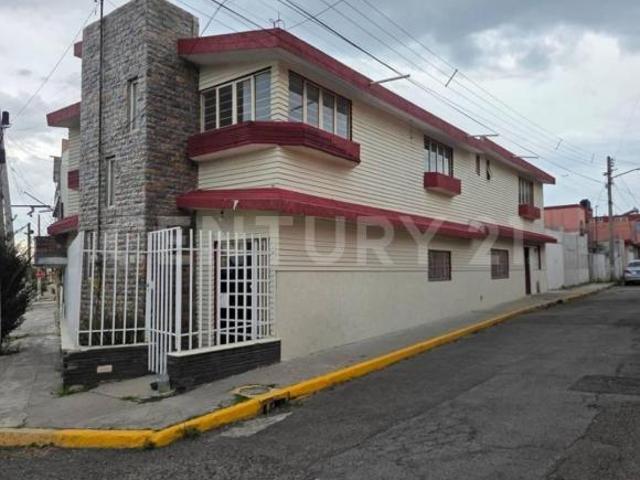 CASA EN VENTA EN ESQUINA DE 5 RECAMARAS ZONA PARQUE PUEBLA