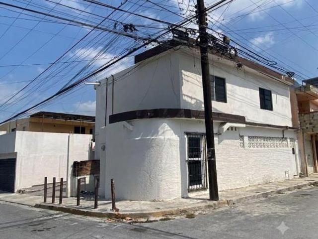 Casa en Venta en Esquina en Fracc. Montenegro Santa Catarina, N.L