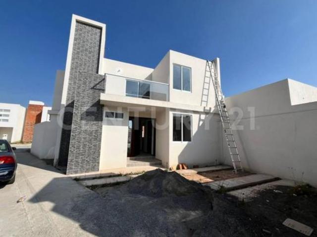 Casa en Venta en Esquina en San Juan del Río, Querétaro