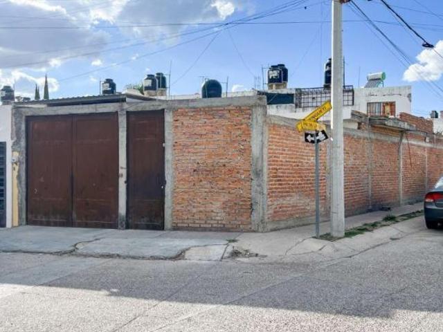 CASA EN VENTA / EN ESQUINA/ FRACCIONAMIENTO VISTAS DE ORIENTE / 2 RECAMARAS / 1 BAÑO