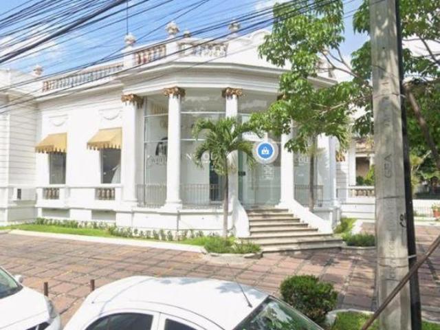 Casa en venta en ESQUINA sobre Av. Vallarta colonia Americana