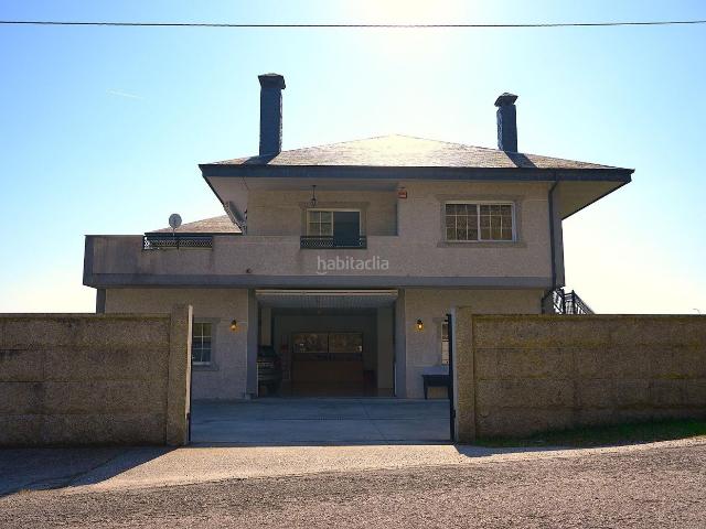 Casa en venta en Estrada A. Imagina vivir rodeado de naturaleza, con vistas panorámicas y una sensación de amplitud difícil de encontrar. Casas Estrada.