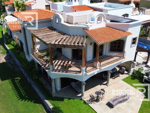 CASA EN VENTA EN ESTRELLA DE MAR MAZATLAN A PIE DE PLAYA ENSEGUIDA DE CAMPO DE GOLF