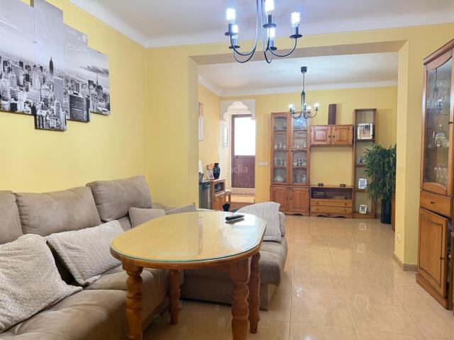 Casa en venta en Fuente de Piedra. Oportunidad Única en Fuente de Piedra Casa Amplia con Terraza y Patio. Casas Fuente de.