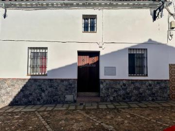 Casa en venta en Fuente Obejuna. A. Encantadora Casa Reformada en Fuente Obejuna. Casas Fuente.