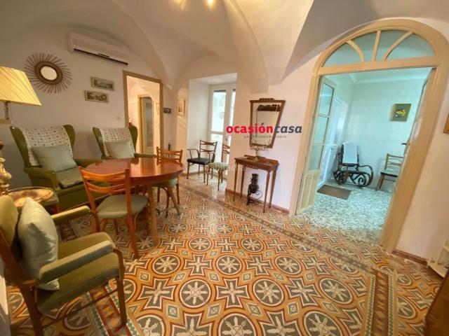 Casa en venta en Fuente Obejuna. CASA CON SALIDA A DOS CALLES EN FUENTE OBEJUNA. Casas Fuente.