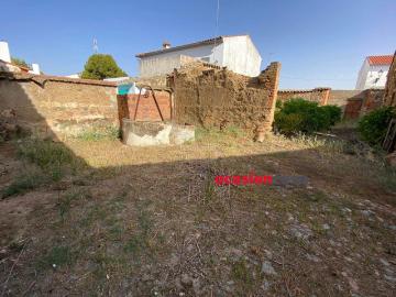 Casa en venta en Fuente Obejuna. CASA CON TEJADO NUEVO Y GRAN PATIO. Casas Fuente.