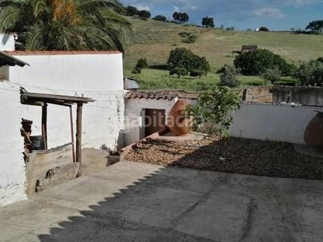 Casa en venta en Fuente Obejuna. Típica casa de Pueblo en la Aldea del Piconcillo, Está situado a 13 km. del núcleo urbano de Fuente Obejuna, en plena Sierra Moren. Casas Fuente.
