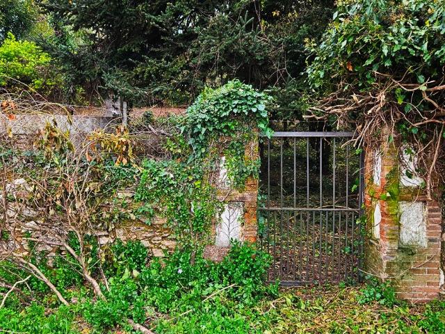 Casa en venta en Fuenteheridos. Peculiar propiedad con encanto a la entrada de Fuenteheridos. Casas.