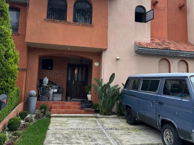CASA EN VENTA EN FUENTES DE TEPEPAN ¡Frente a la casa club!