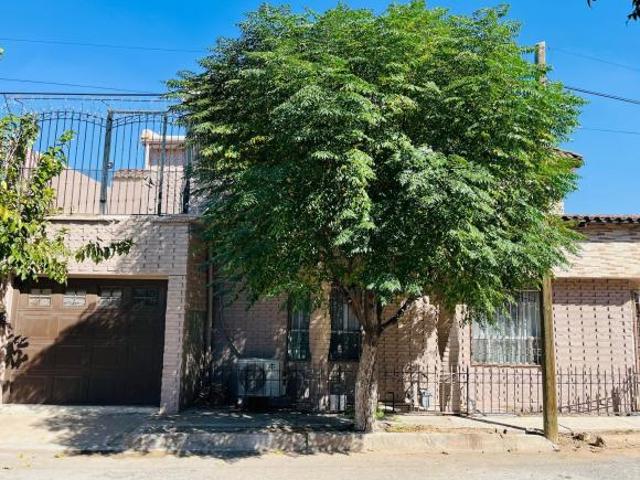 Casa en Venta en Fuentes del Valle, en Esquina y con un Departamento Independiente