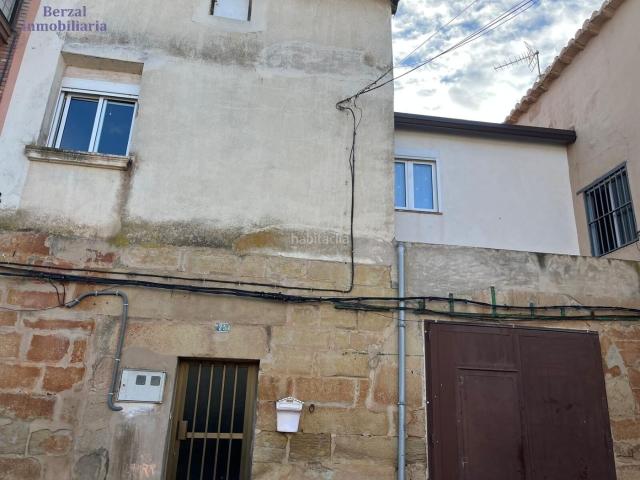 Casa en venta en Fuenmayor. Casa de dos plantas, con planta ático, con bonita terraza de unos 15 metros. Casas.
