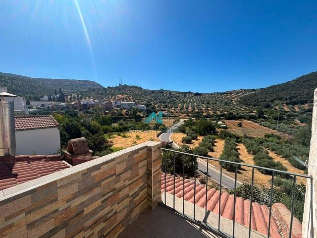 Casa en venta en Fuensanta de Martos. Casa en Fuensanta de Martos con terraza, patio y tejados nuevos. Casas Fuensanta de.