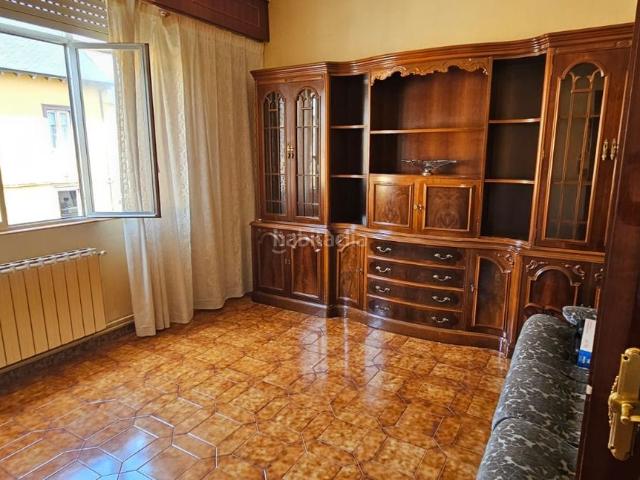 Casa en venta en Ferrol, Caranza. casa con 2 pisos y 2 locales y finquita pequeña. Casas.