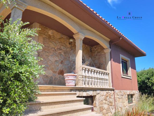 Casa en venta en Fisterra. Gran vivienda frente al mar en Mar de Fora, Finisterre. Casas.