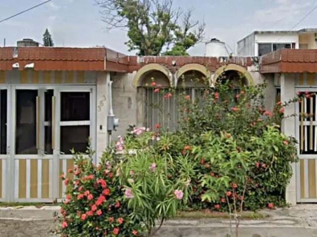 Casa en Venta en Floresta, Veracruz: Excelente Ubicación y Espacio Amplio