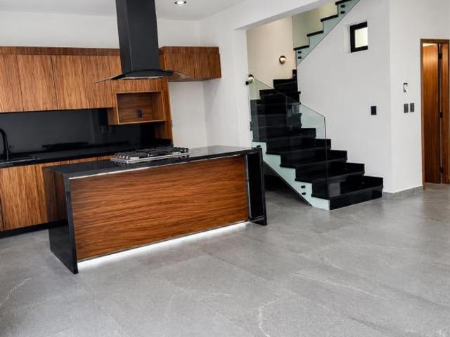 Casa en Venta en Fluvial Vallarta | 4 Recámaras | Roof Garden | Entre Ríos