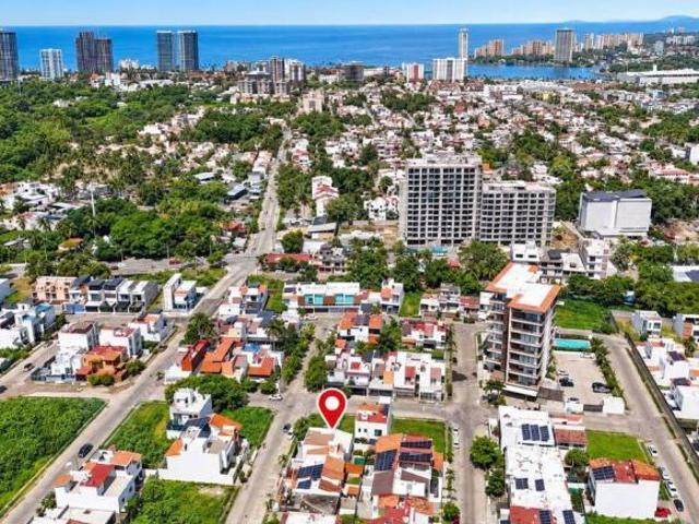 Casa en venta en Fluvial Vallarta con alberca y 4 recámaras