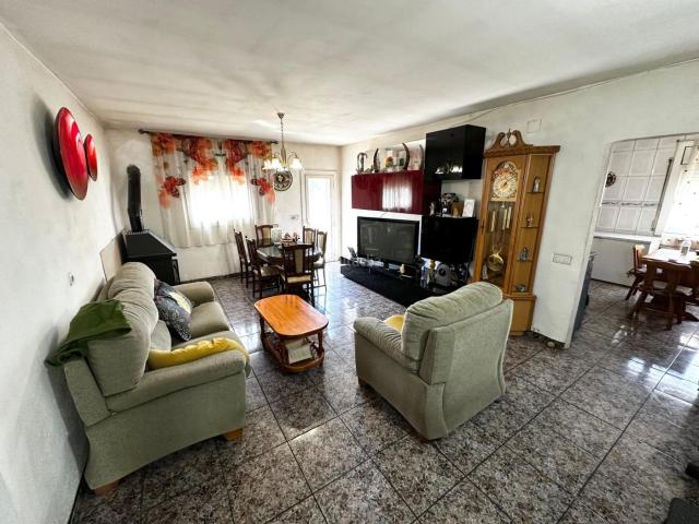 Casa en venta en Fonollosa. CASA CON TERRENO A LA VENTA EN FONOLLOSA. Casas.