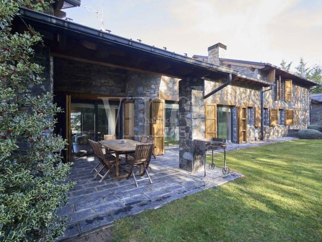 Casa en venta en Fontanals de Cerdanya. Casa en venta en Queixans con licencia turística. Casas Fontanals de.