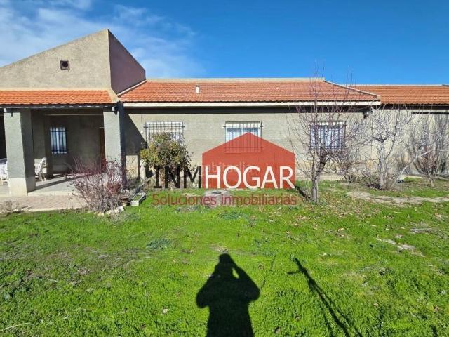 Casa en venta en Fontiveros. CHALET INDEPENDIENTE CON AMPLIA PARCELA EN FONTIVEROS ÁVILA 05310. Casas.