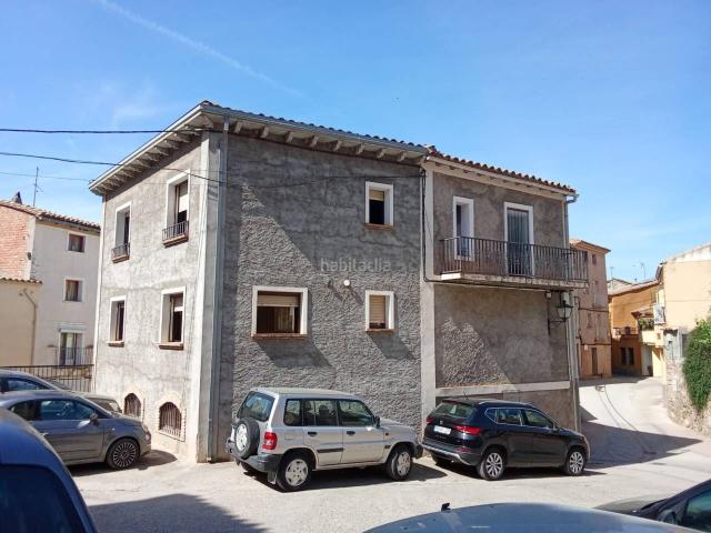 Casa en venta en Fonz. Casa con 3 viviendas para entrar a vivir en Fonz. Casas.