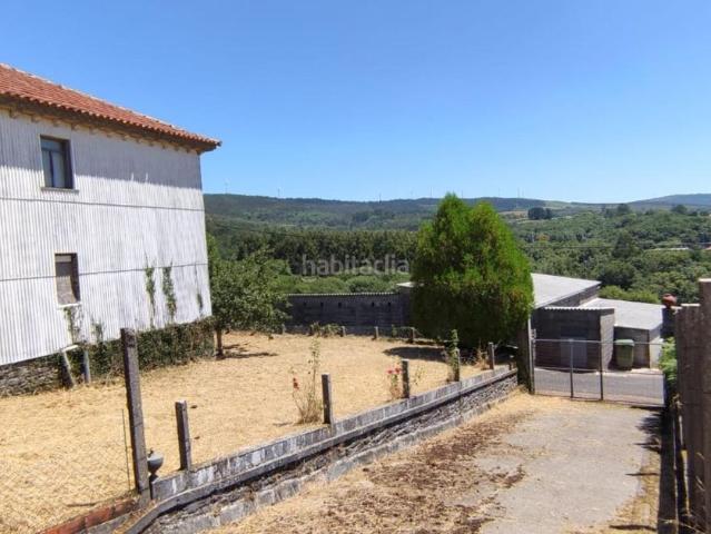 Casa en venta en Forcarei. Casa con planta baja de piedra, edificio anexo tipo nave, hórreo tradicional y ámplio terreno. Se vende casa con gran potencial, u. Casas.