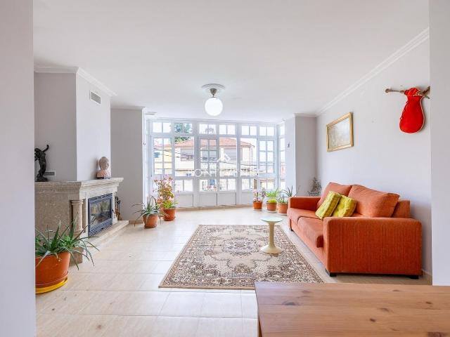 Casa en venta en Forcarei. Casa acogedora con chimenea y terraza en Soutelo de Montes. Casas.