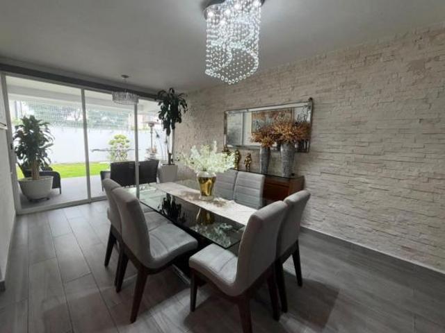 Casa en venta en Foresta Dream Lagoons, Metepec: Cocina remodelada, 3 recámaras con baño, 3 pis.