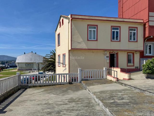 Casa en venta en Foz. Casa con patio sobre la Ría de Foz. Casas.