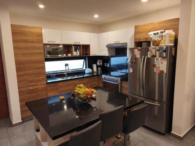 CASA EN VENTA EN FRANCISCO MONTES DE OCA 3630, FRACC. ZENITH, COLONIA EL FORTIN