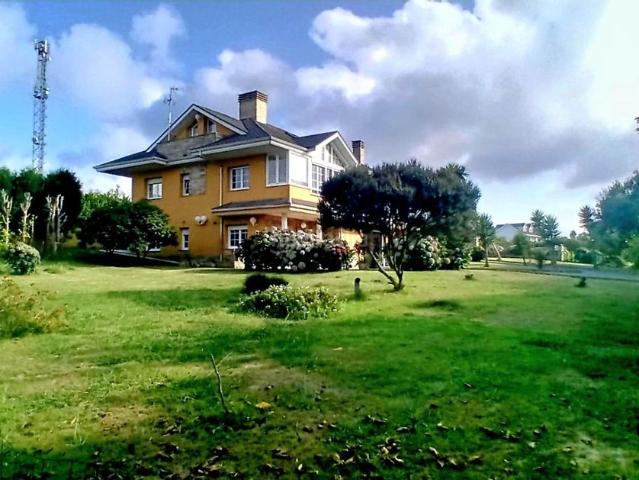 Casa en venta en Franco El. GRAN CASA CON AMPLIA FINCA, VISTAS AL MAR, A MENOS DE 1 KM DE LA PLAYA DE PORCÍA VALDEPARES, EL FRANCO. Casas Franco.