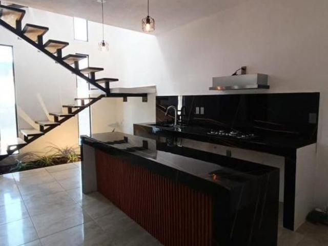 Casa en venta en Frac Los Sabines CON RECAMARA EN PLANTA BAJA A CUADRAS DEL LIBRAMIENTO SUR OTE