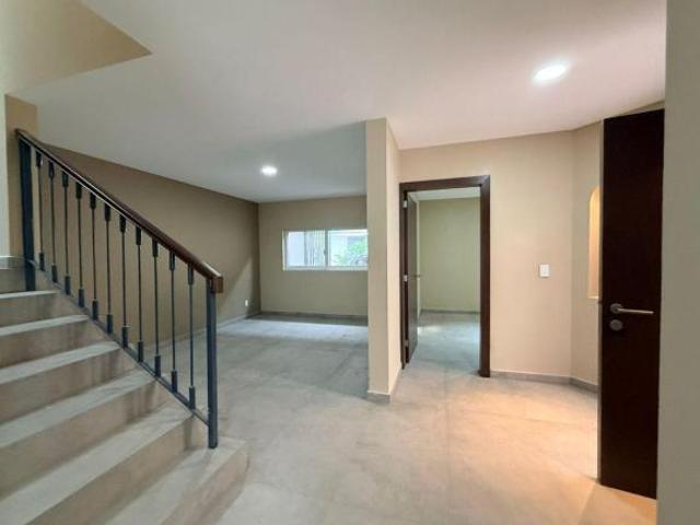 CASA EN VENTA EN FRACC. NUEVA GALICIA EN COTO CORUÑA