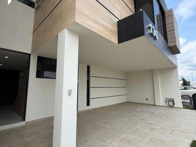 Casa en Venta en Fracc. Abadía al Sur de la Ciudad de Aguascalientes P